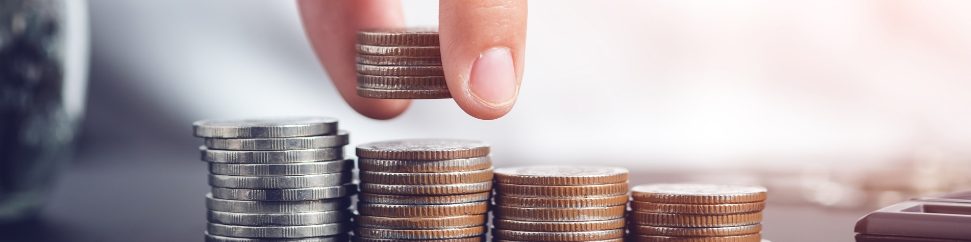 Mønter bliver stablet